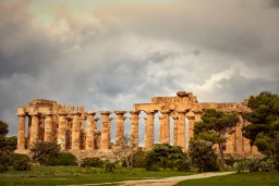 agrigento-valley-of-greek-ruins-1.jpg