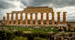 agrigento-valley-of-greek-ruins.jpg